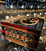 Load image into Gallery viewer, Personalized Squared Gift Box