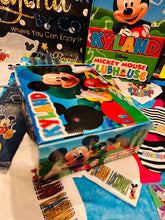 Load image into Gallery viewer, Personalized Squared Gift Box